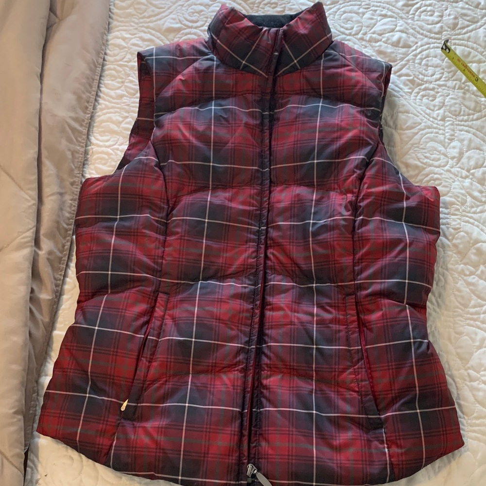 Eddie Bauer red plaid puffer vest size Small NEW